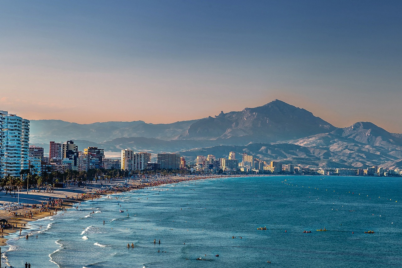 Alicante varázsa: Egy utazás a napfény és kultúra ölelésében